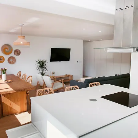 Modern 3 Bedroom Near Geres