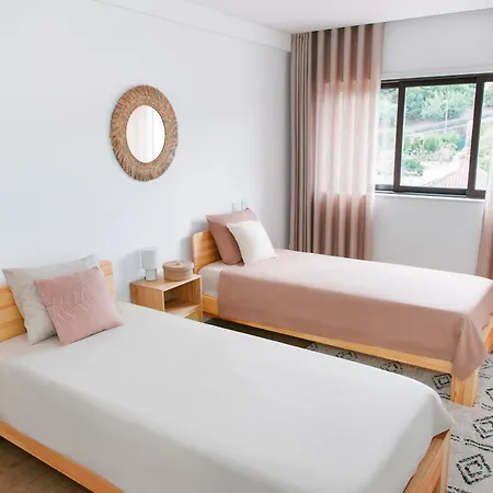 Modern 3 Bedroom Near Geres Lejlighed